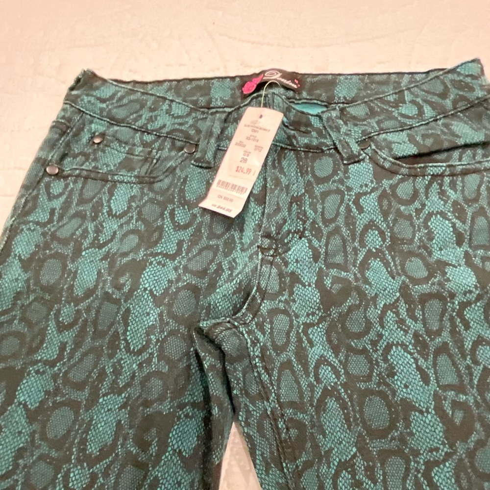 A new jean brand 2BEBE